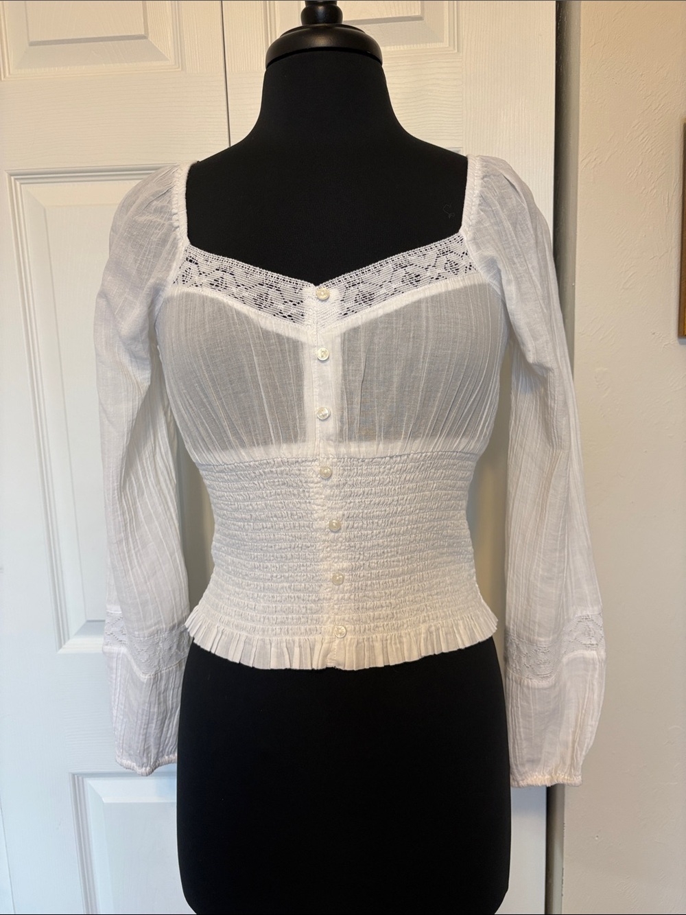 NWOT American Eagle White Lace Smocked Cottagecore Blouse - Small (S).